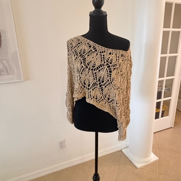 Elegant Beige Crochet Women's Cape ONE SIZE - Picture 4 of 5